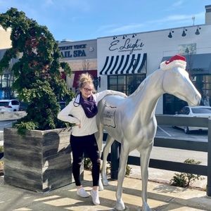 Meet your Posher, Cassandra